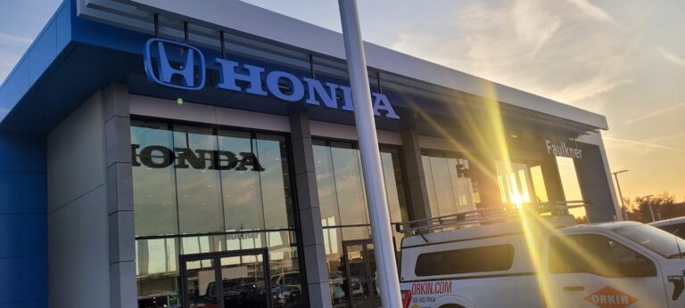Honda dealership channel letter signs installed by MRC Signs