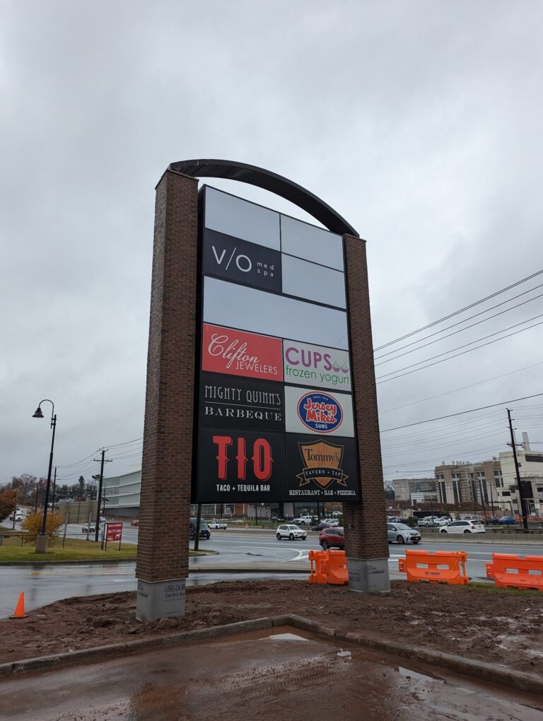 Multi-tenant shopping center pylon sign