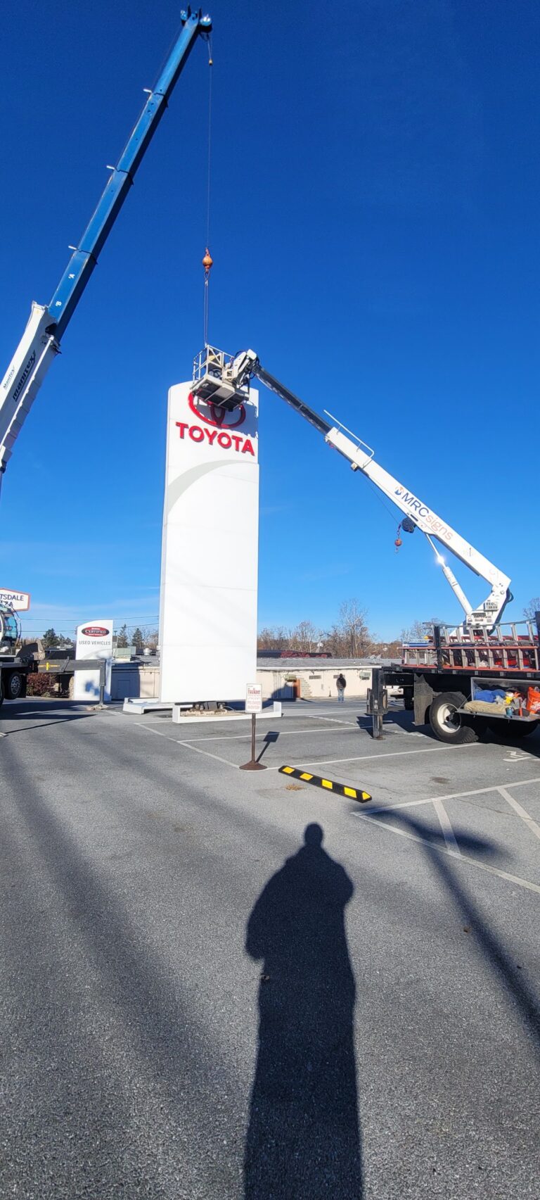MRC Signs installing a Toyota dealership pylon sign